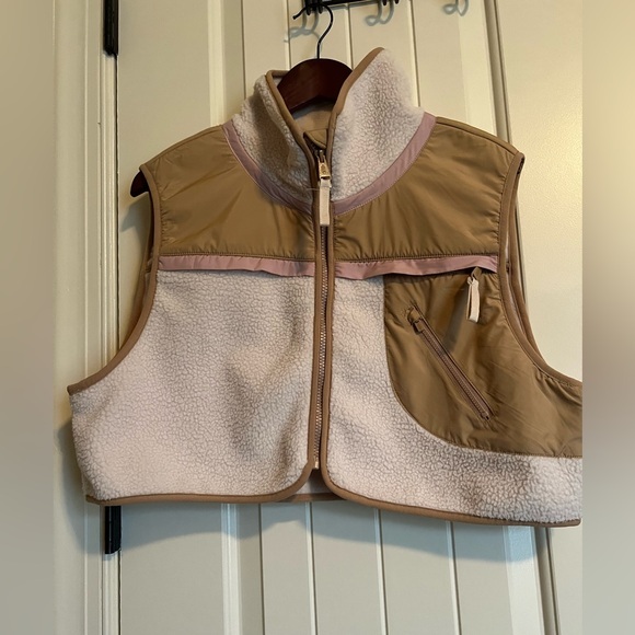 FP Movement by Free People Hit the Slopes Cropped Zip Up Vest Pink Tan Ivory L - Picture 2 of 9